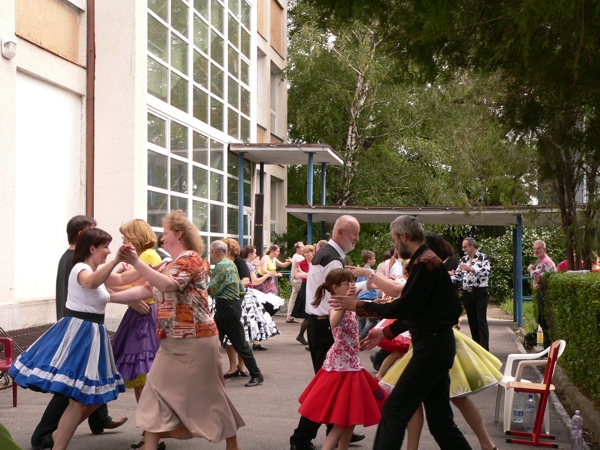 Netradičný Májový Special Dance, téma HOLIDAY