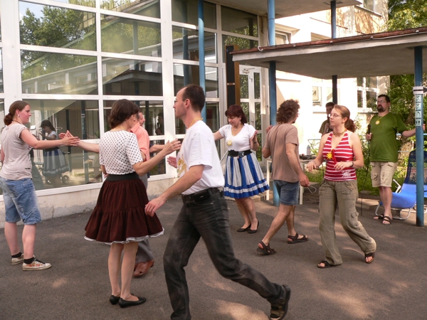 Netradičný Májový Special Dance, téma HOLIDAY