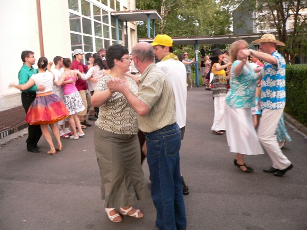 Netradičný Májový Special Dance, téma HOLIDAY